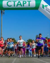 Світла пам’ять і вдячність: у Бучі відбувся Всеукраїнський забіг «Шаную воїнів, біжу за Героїв України»