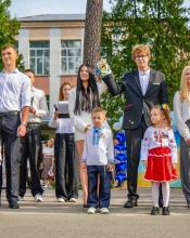 У Бучанській громаді за парти вперше сіли 688 дітей. Це 688 історій, що починають свій шлях у великому житті. Кожен із них — наша надія і наше майбутнє