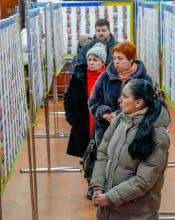 «Ми вас шукаємо. Ми вас чекаємо. Не забуваємо»: у Бучі відкрили фотовиставку, присвячену полоненим і зниклим безвісти Захисникам.