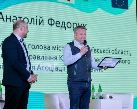  2 млн 150 тисяч на програмне забезпечення  шкільних кабінетів математики 