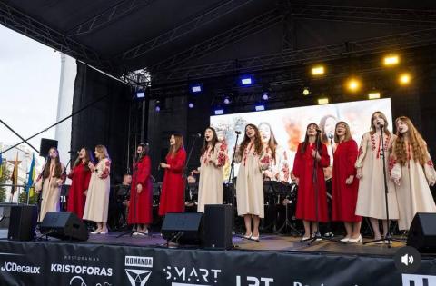 До Дня Незалежності України гаврилівський вокальний ансамбль «Калиновий цвіт» представив нашу державу на міжнародному фестивалі «Колонада ратуші» у Вільнюсі