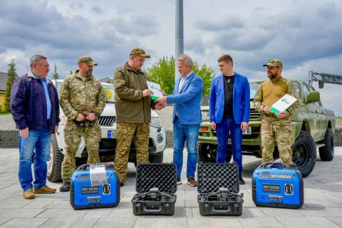 Бучанська громада відправила ще два авто на передову