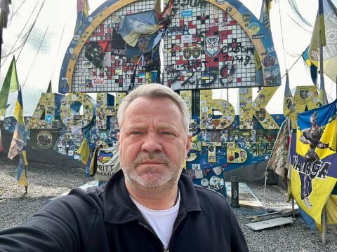 Наша Донеччина. 10 пікапів і 1000 FPV-дронів передала Київщина для потреб 72-ї окремої механізованої бригади, яка тримає оборону в найгарячіших точках фронту