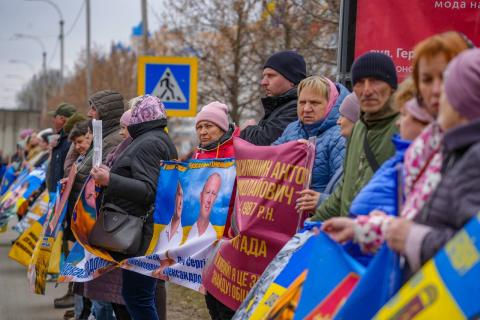 Безвісти зниклий – не значить забутий. У Бучі пройшла мирна акція «Голоси тиші»