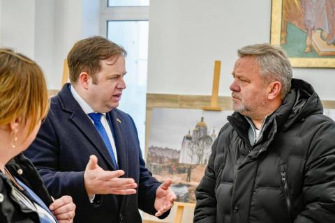 До Бучі завітав міністр Форін офісу Великої Британії з питань Європи, Північної Америки та заморських територій Стівен Дауті, як чергове свідчення солідарності Великої Британії з Україною До Бучі завітав міністр Форін офісу Великої Британії з питань Європи, Північної Америки та заморських територій Стівен Дауті, як чергове свідчення солідарності Великої Британії з Україною