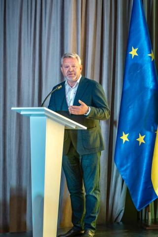 Синергія бізнесу, влади та освіти — запорука розвитку громади Синергія бізнесу, влади та освіти — запорука розвитку громади