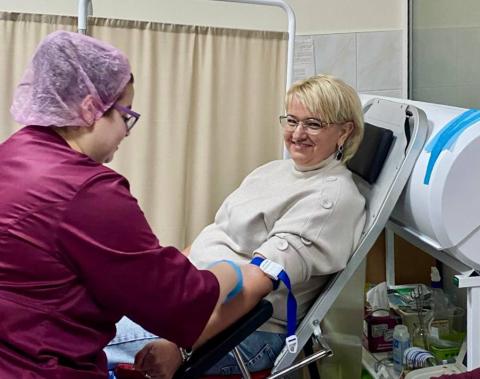 У Бучі відбувся День донора: вдалося зібрати близько 20 літрів крові, які можуть врятувати десятки життів У Бучі відбувся День донора: вдалося зібрати близько 20 літрів крові, які можуть врятувати десятки життів