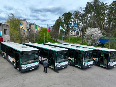 Бучанська громада отримала чотири пасажирські автобуси від французького регіону Іль-де-Франс, які передали для Київщини. Це підсилення для громади і ще один крок до якісніших перевезень. Бучанська громада отримала чотири пасажирські автобуси від французького регіону Іль-де-Франс, які передали для Київщини. Це підсилення для громади і ще один крок до якісніших перевезень.