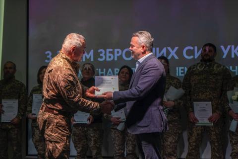 До Міжнародного дня волонтера та напередодні Дня Збройних Сил України відзначили тих, хто щодня робить країну сильнішою. До Міжнародного дня волонтера та напередодні Дня Збройних Сил України відзначили тих, хто щодня робить країну сильнішою.