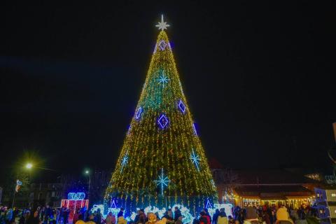 Святий Миколай завітав до Бучі: тепло, емоції й віра у диво Святий Миколай завітав до Бучі: тепло, емоції й віра у диво