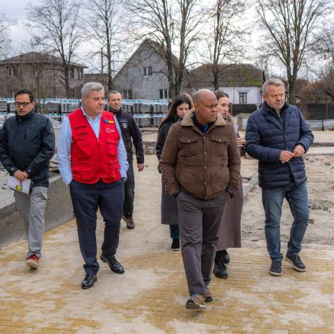 У Бабинцях триває комплексне оновлення центру селища. У Бабинцях триває комплексне оновлення центру селища.