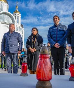 До Бучі прибула офіційна делегація Федеративної Республіки Німеччина на чолі з Федеральною міністеркою економічного співробітництва та розвитку Рім Алабалі-Радован До Бучі прибула офіційна делегація Федеративної Республіки Німеччина на чолі з Федеральною міністеркою економічного співробітництва та розвитку Рім Алабалі-Радован