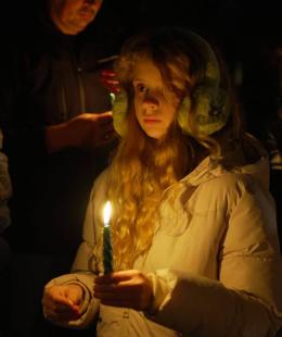 Вифлеємський Вогонь Миру у Бучі – символ віри, надії та єдності, який щороку напередодні Різдва долає тисячі кілометрів від Вифлеєма.