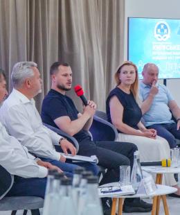 У Бучі відбулися загальні збори Київського регіонального відділення Асоціації міст України за участі голови Київської обласної військової адміністрації Миколи Калашника. 