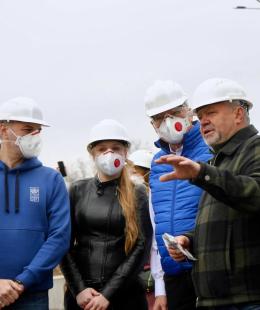 Стале управління відходами: у Бучі відкрили інноваційний майданчик для переробки будівельних відходів, що накопичились внаслідок руйнувань росіянами під час окупації